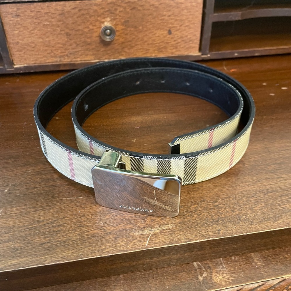 Very Good. Minor scratches at hardware; light discoloration at hardware. - Picture 4 of 6